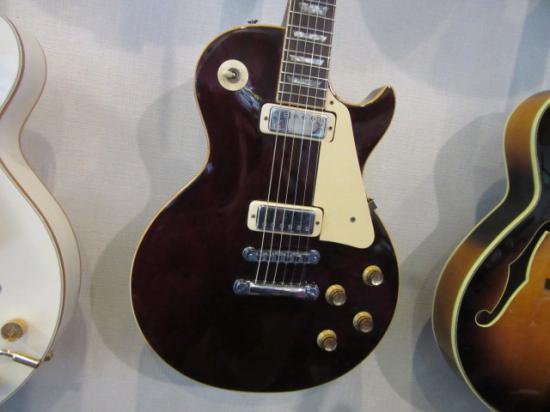 GIBSON LESPAUL DELUXE 1975 ワインレッドの70sレスポールデラックス