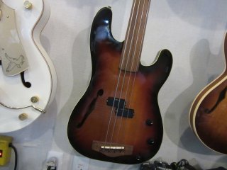 Fender JAPAN PBAC-100FL フレットレスベース プレべ Precision Bass fretless 楽器、器材 gallow