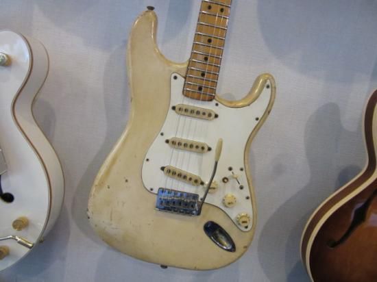 FENDER STRATOCASTER 1975 ガッツリ使い込まれたアルダーボディ