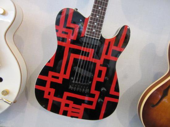 Fernandes Tej Ht改 Tejを赤ラインの布袋モデルに改造した一本 Emgピックアップ ギター買取 東京 ギターのじゃべらぼう