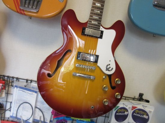 EPIPHONE ELITIST 1966 RIVIERA エリートシリーズの日本製リヴィエラ！ブルーラベルが欠品です。 - ギター買取 東京 -  ギターのじゃべらぼう