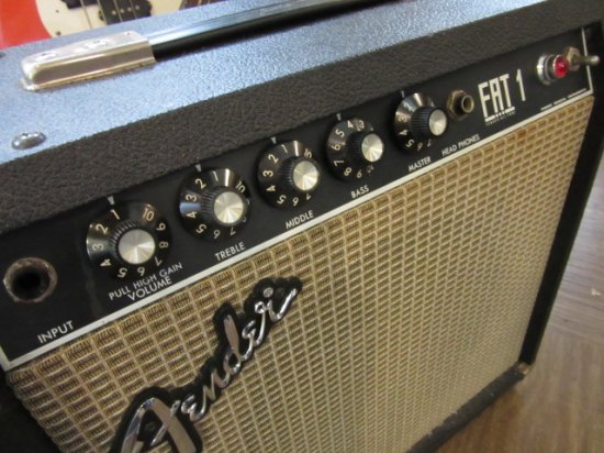 遅くなりましたFender FAT5 チューブアンプ - アンプ