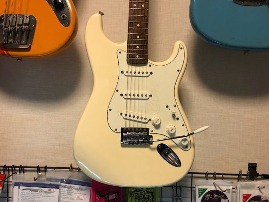 FENDER MEX STANDARD STRATOCASTER メキシコ工場製の現行スタンダード