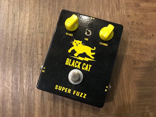 BLACK CAT SUPER FUZZ UNIVOX SUPER FUZZを現代的な解釈でよみがえらせ