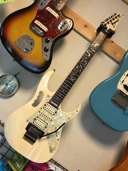 IBANEZ JEM555 アイバニーズのスティーブヴァイモデルです！ - ギター買取 東京 - ギターのじゃべらぼう