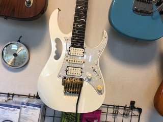 アイバニーズ ギター写真集「Ibanez - The untold story」 | unimac.az