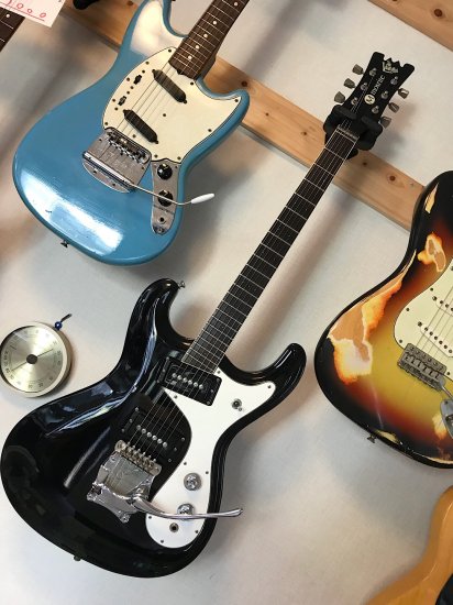 MOSRITE J 65 VENTURES MODEL 日本製の古い黒雲製モズライト！ハイスペックな一本です。 - ギター買取 東京 - ギター のじゃべらぼう