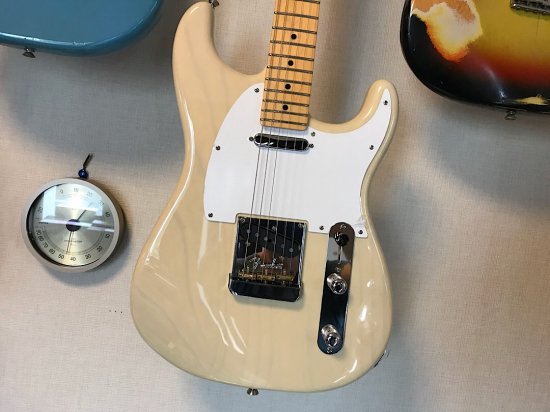 FENDER USA WHITEGUARD STRAT テレキャスターのサウンドとストラトの