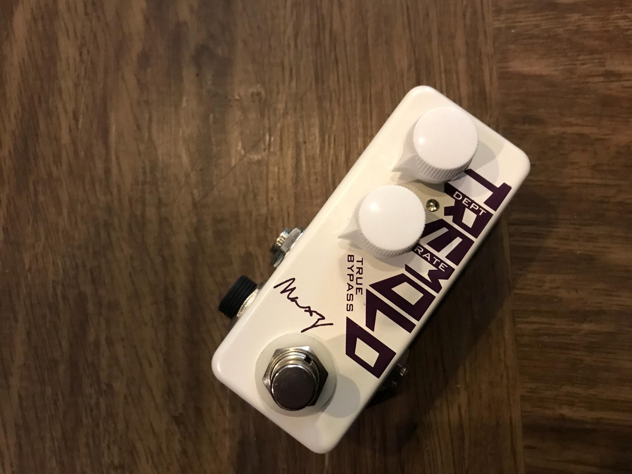 MAXZPEDALS TREMOLO ヴィンテージフェンダーのトレモロサウンドを 