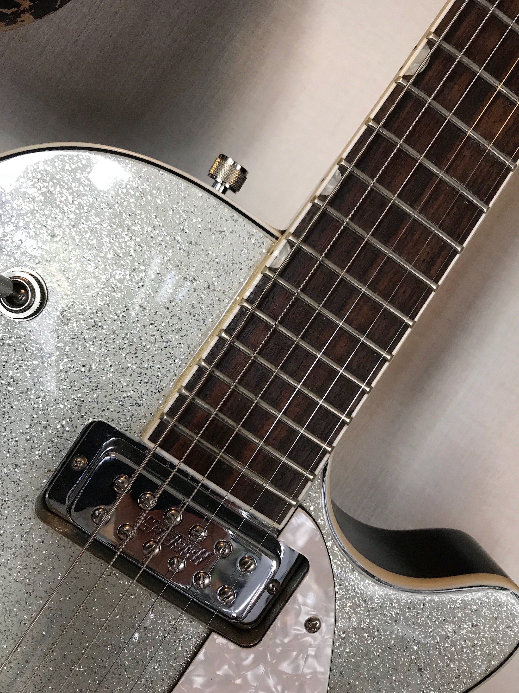 GRETSCH G5236T シルバースパークルフィニッシュがかっこ良いグレッチのPRO JET！ - ギター買取 東京 - ギターのじゃべらぼう