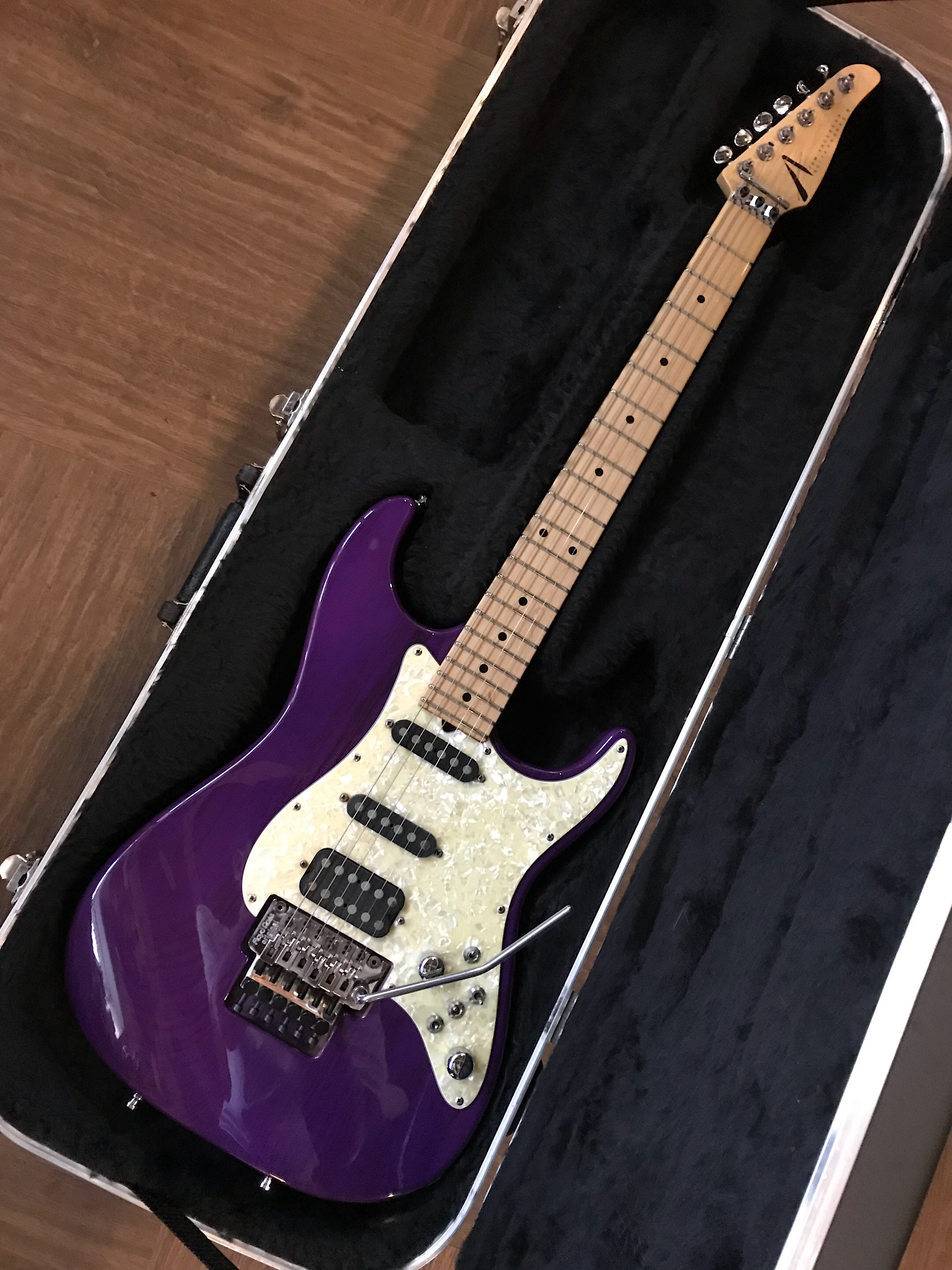 TOM ANDERSON CLASSIC 94年製、初期のトムアンダーソンクラシックです！シースルーパープルフィニッシュも個性的な一本です。 -  ギター買取 東京 - ギターのじゃべらぼう