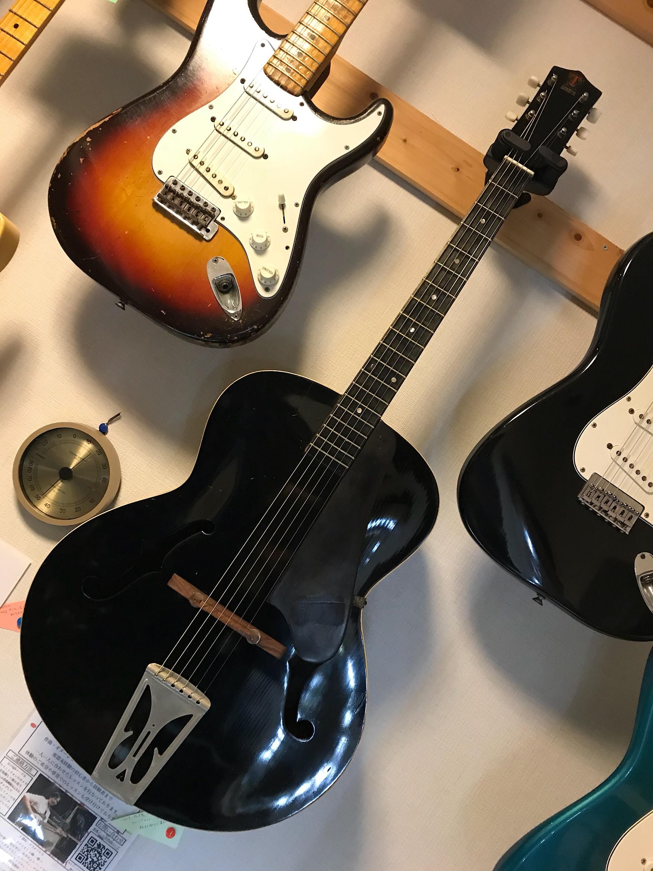 TOSHIBA PICK GUITAR 珍しい60年代東芝のアーチトップギター