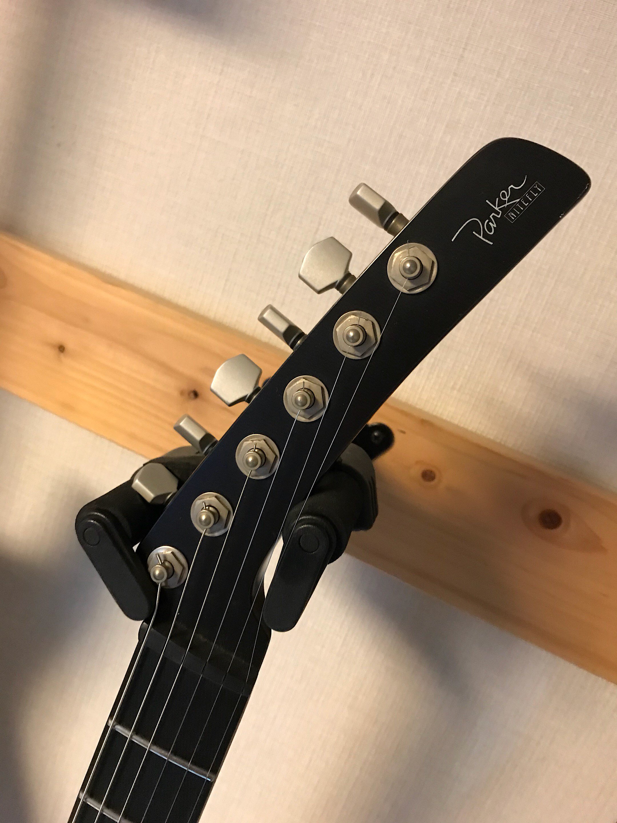 PARKER USA NITEFLY 特徴的なデザインを持つパーカーFLYギター ！状態 