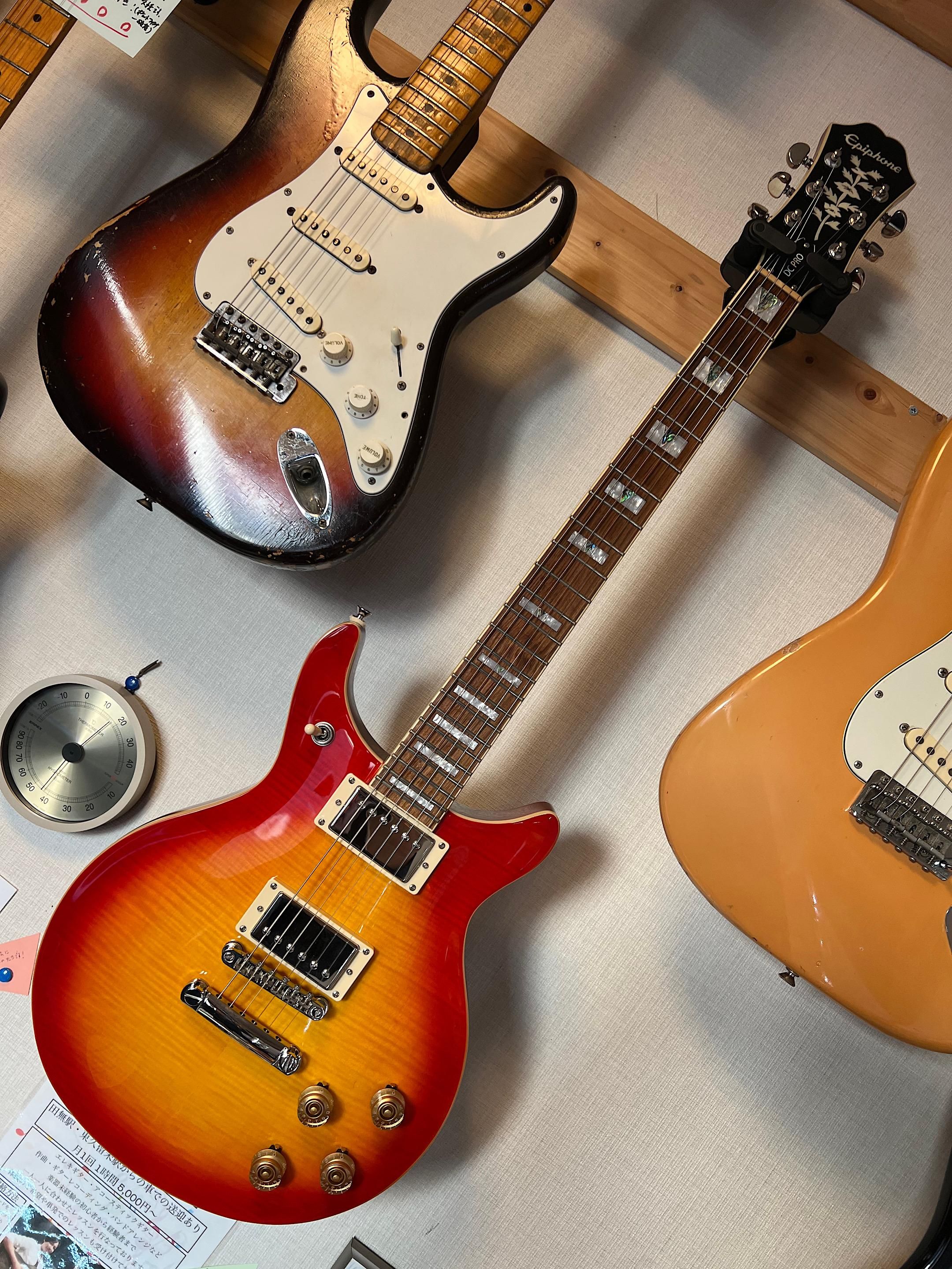 EPIPHONE DC-PRO エピフォンのWカッタウェイモデルDC-PROです
