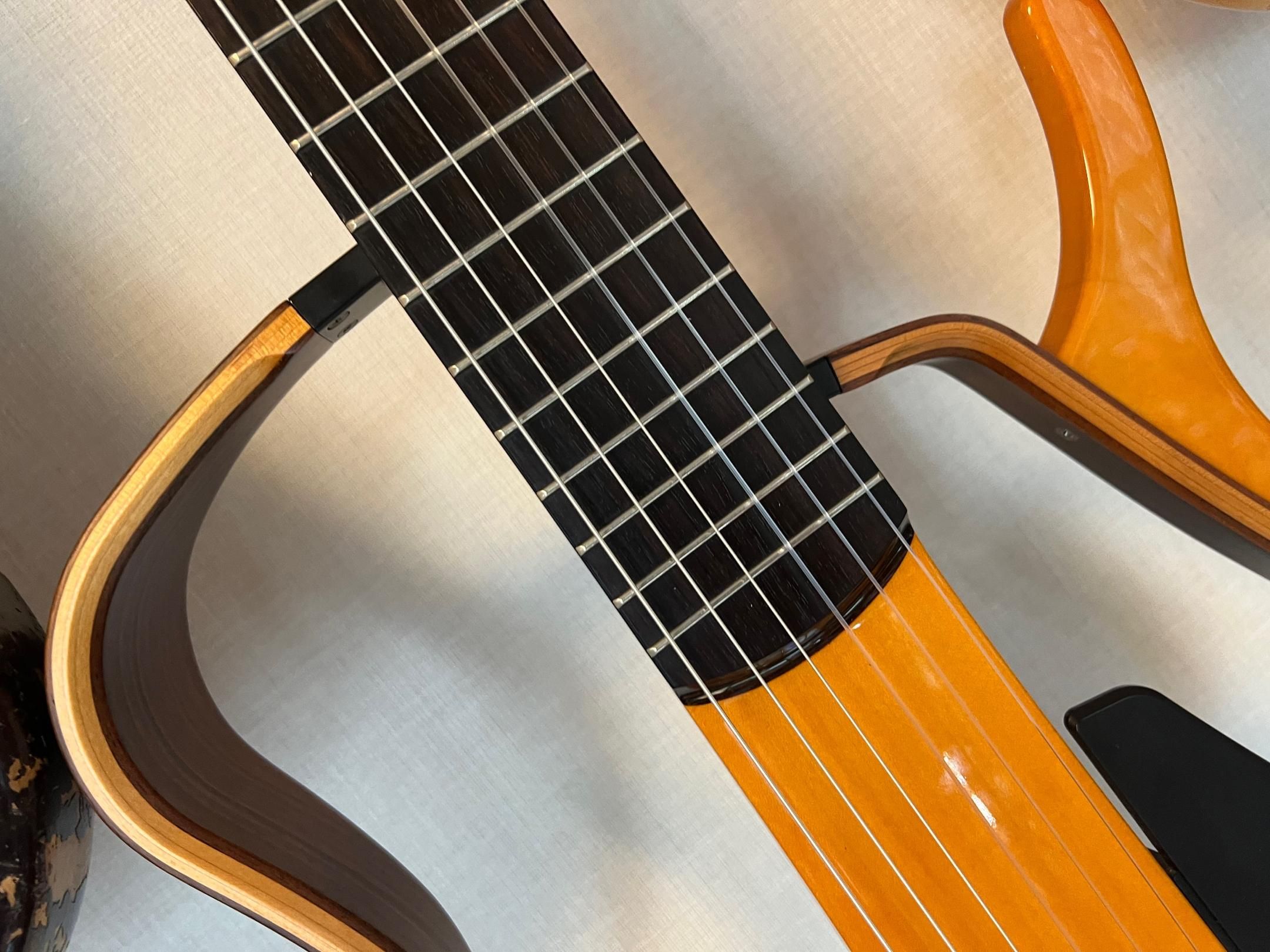 YAMAHA サイレントギター　slg-120nw Amazon | ヤマハ サイレントギタークラシックギター SLG120NW