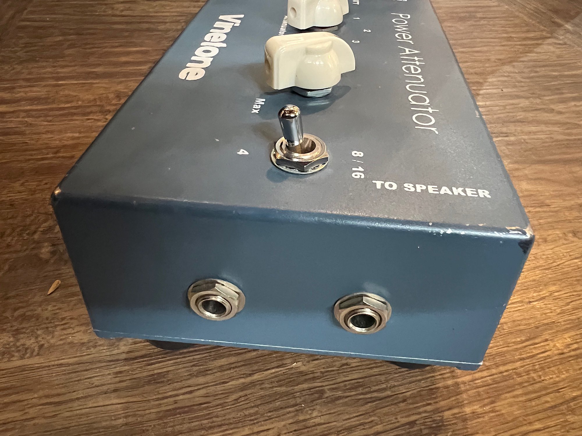 VINETONE POWER ATTENUATOR 2OUT 2OUT仕様に改造された人気の