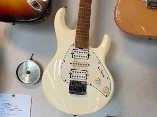 MUSICMAN - ギター買取 東京 - ギターのじゃべらぼう