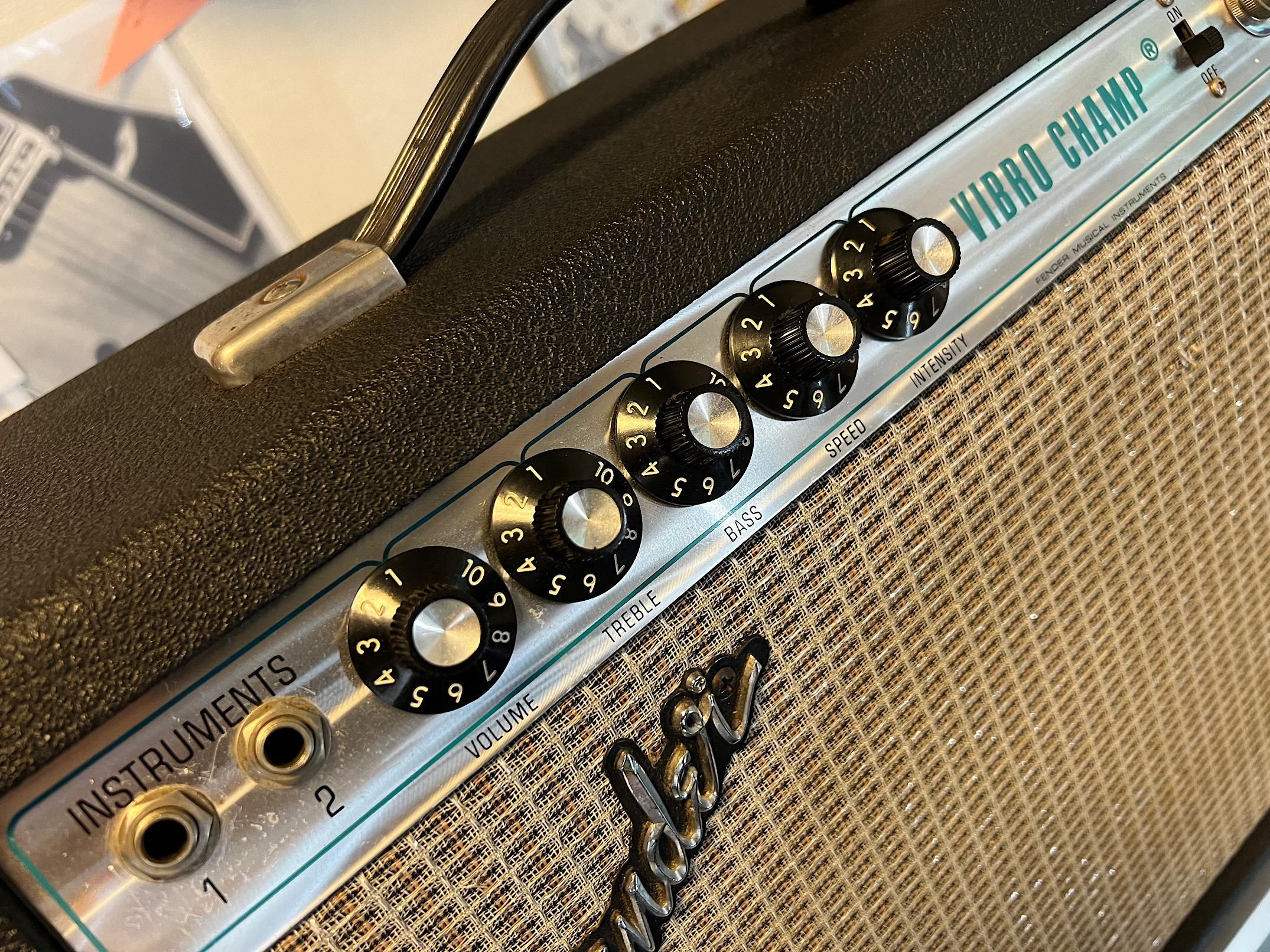 FENDER VIBRO CHAMP 1975 75年頃のシルバーパネルのヴァイブロ