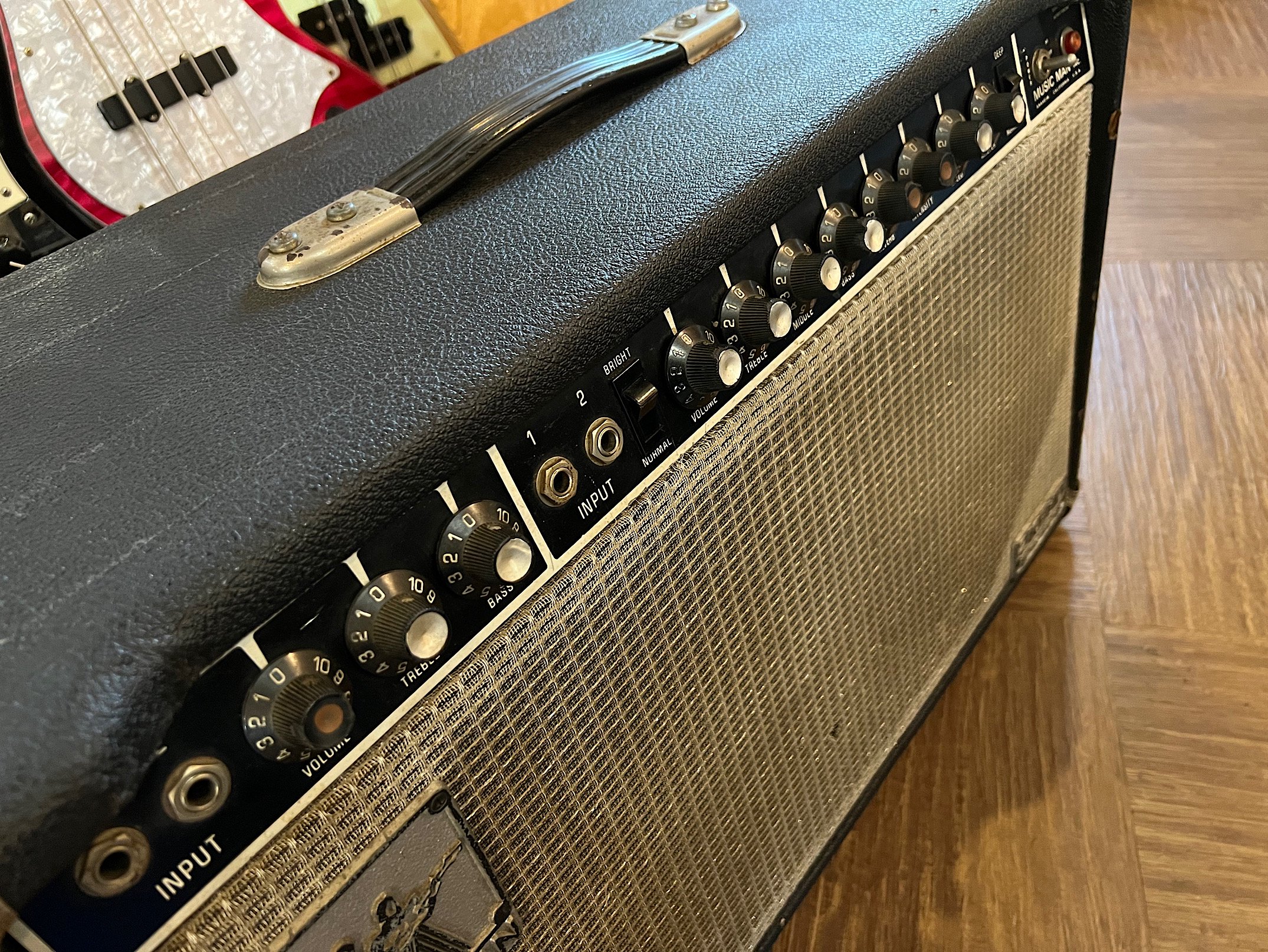 MUSICMAN 210HD 130W/10インチ２発の７０sミュージックマン！クラプトンはじめ多くのミュージシャンに使用された名品です！ -  ギター買取 東京 - ギターのじゃべらぼう