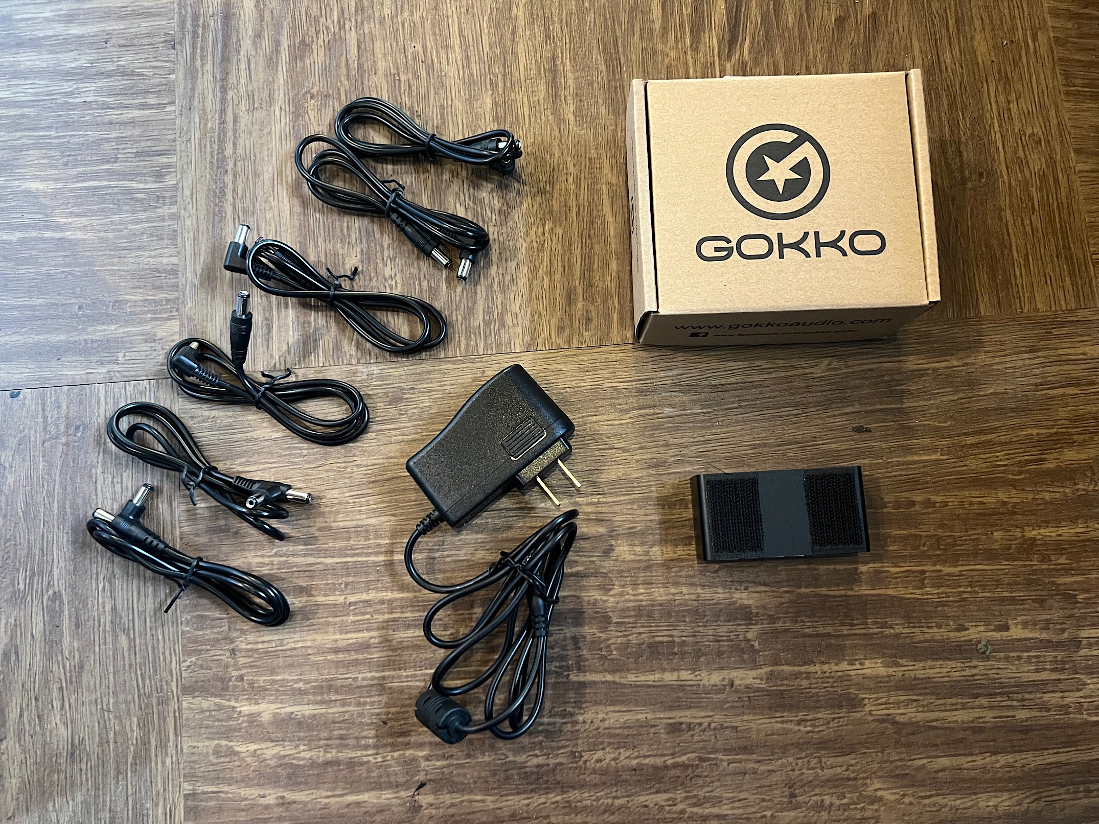 GOKKO PEDAL POWER ちょっとした小型ボードにぴったりな超小型のパワー