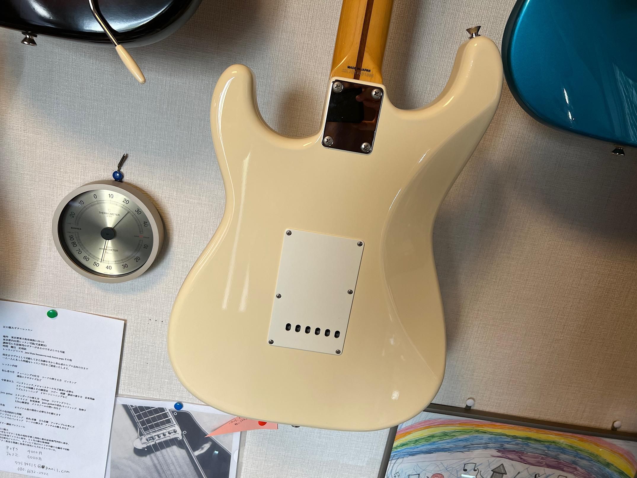FENDER J ST57 オリンピックホワイトの57年仕様のストラト FENDER J ST57 オリンピックホワイトの57年仕様のストラト