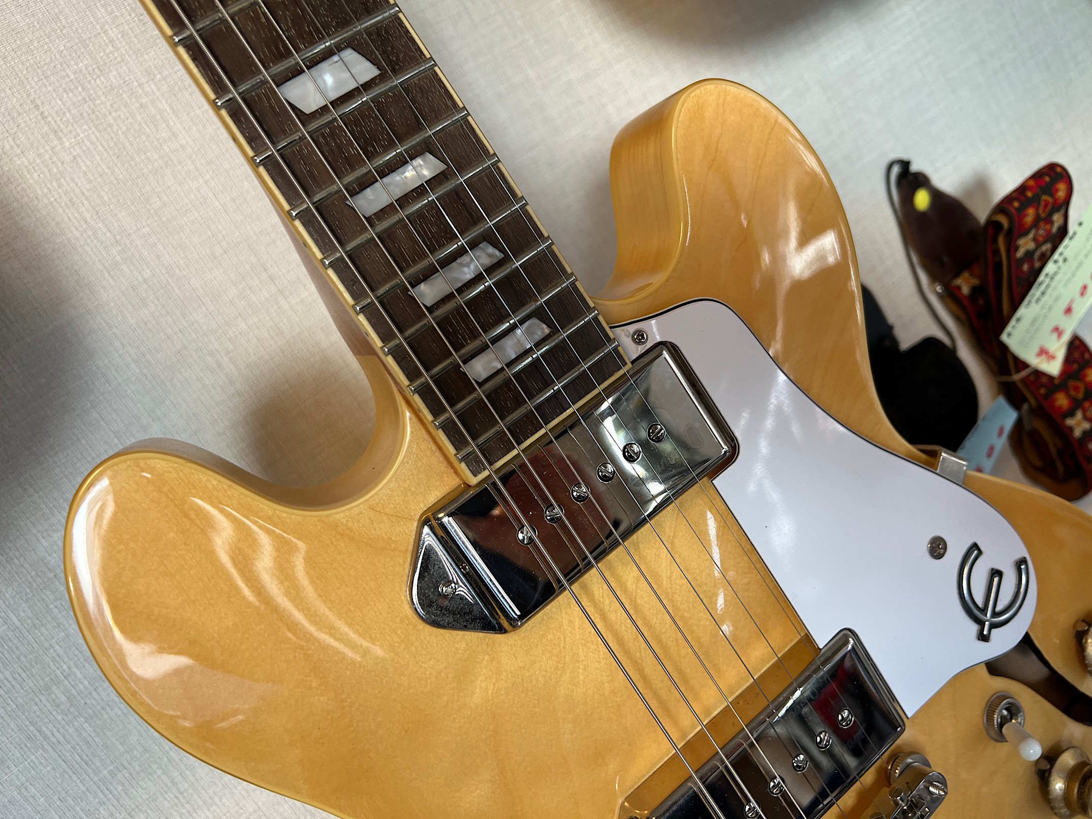 EPIPHONE CASINO COUPE フルアコならではの鳴りと小ぶりで取り回しの