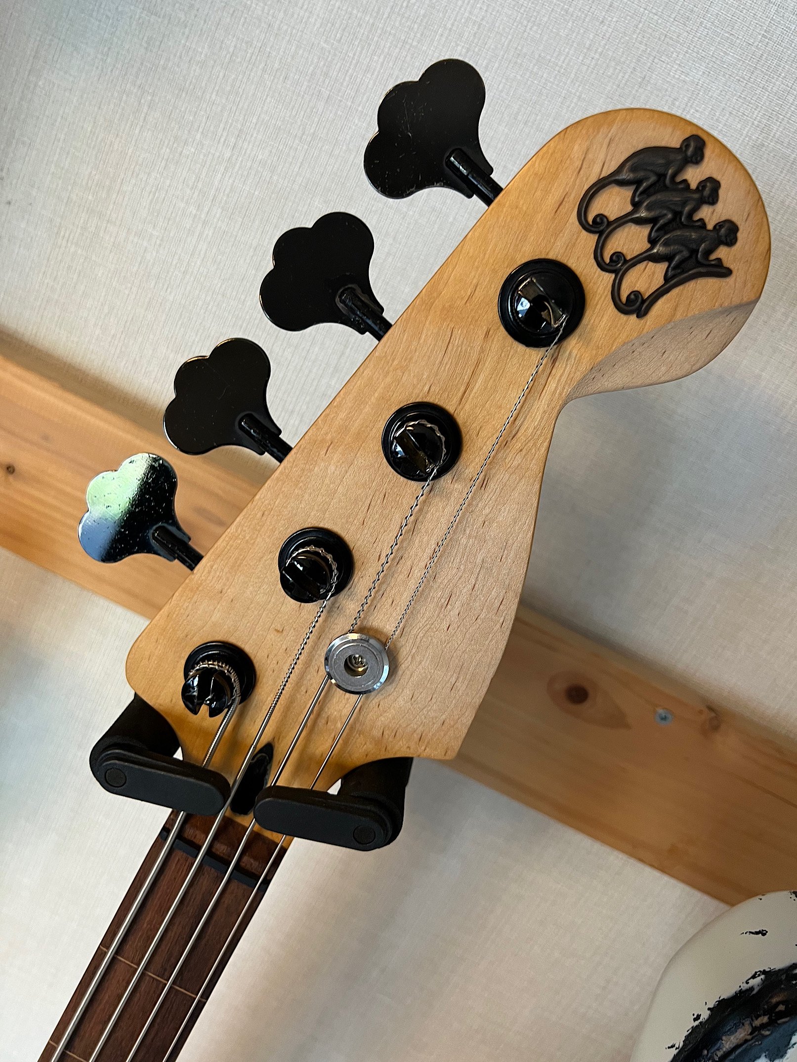 FRETLESS BASS メーカー不明の格安なフレットレスベースです！ - ギター買取 東京 - ギターのじゃべらぼう