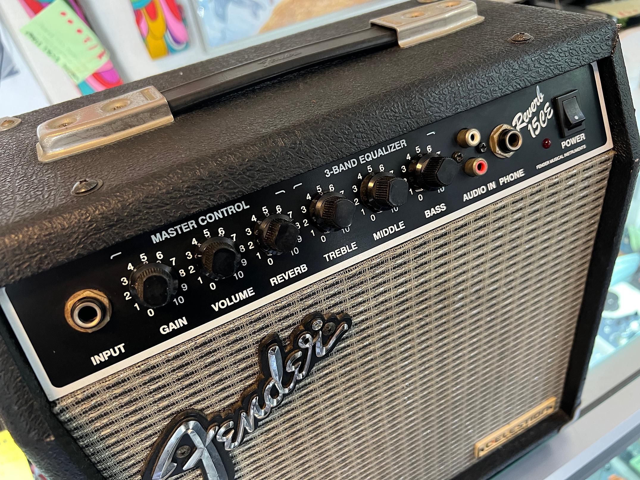 FENDER REVERB 15CE このサイズでスプリングリバーブを搭載した自宅用 