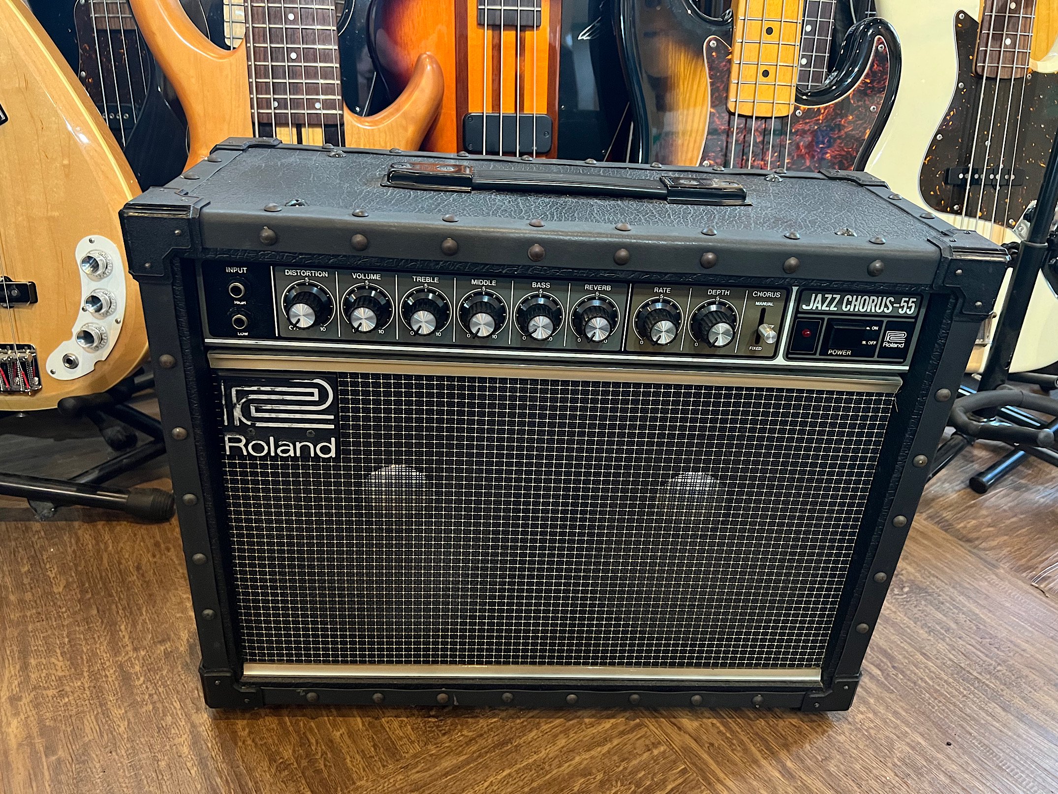 ROLAND JC-55 ちょうど良いサイズ感でステレオコーラスも内蔵した50W