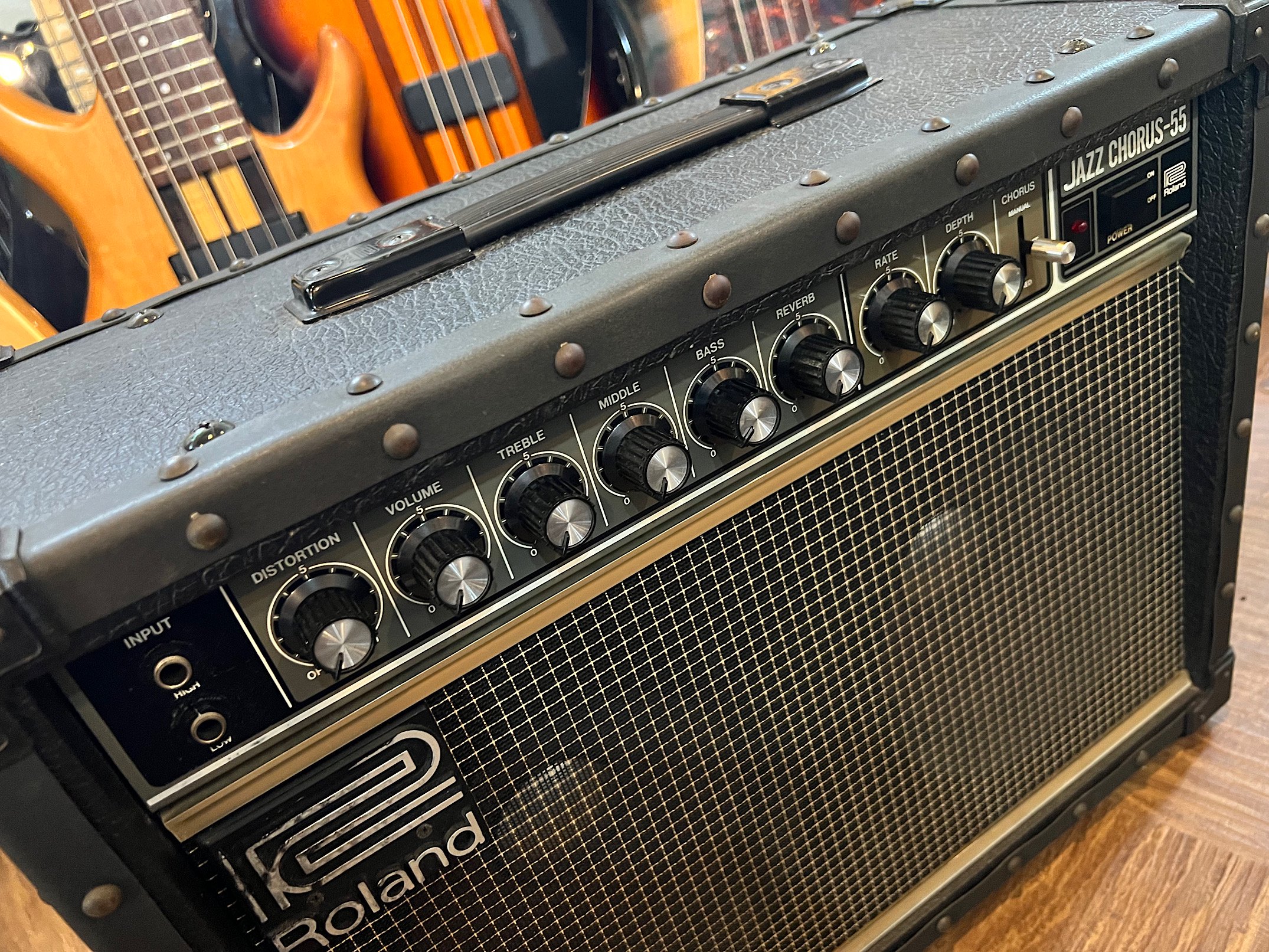 ROLAND JC-55 ちょうど良いサイズ感でステレオコーラスも内蔵した50Wジャズコーラス！ - ギター買取 東京 - ギターのじゃべらぼう