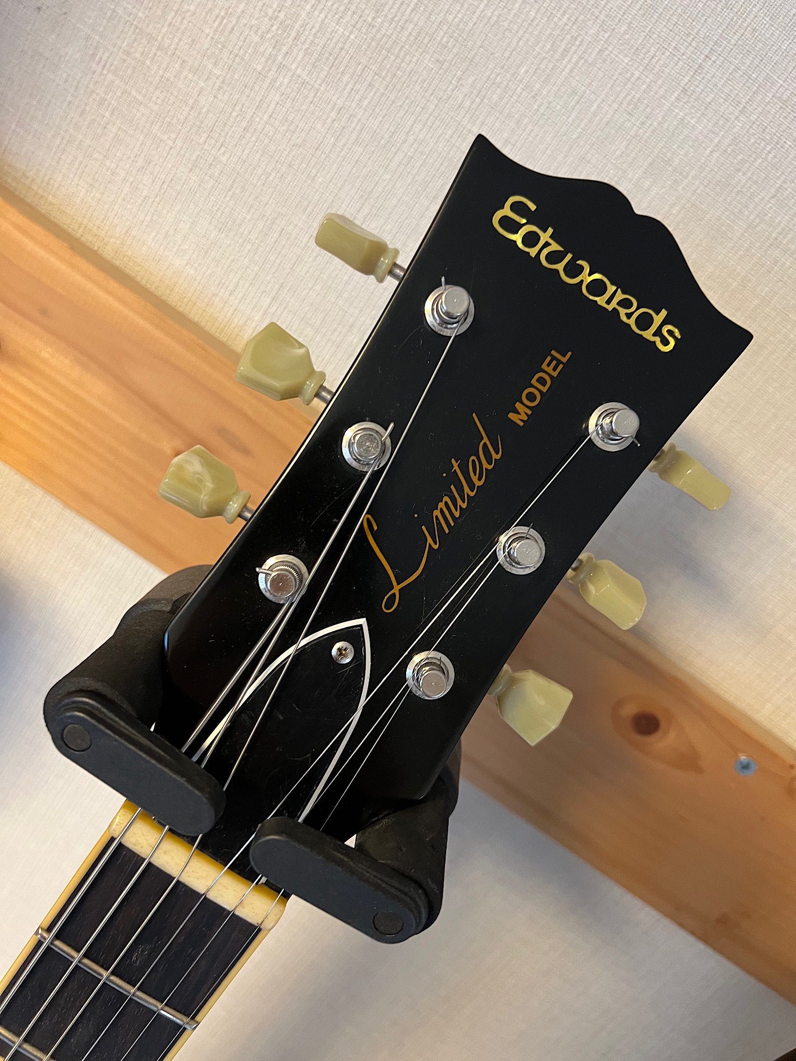 EDWARDS E-LP-135ALS/RE オールラッカー塗装にダンカンアンティクイティを標準搭載したエドワーズレスポールの最高峰！ - ギター買取  東京 - ギターのじゃべらぼう