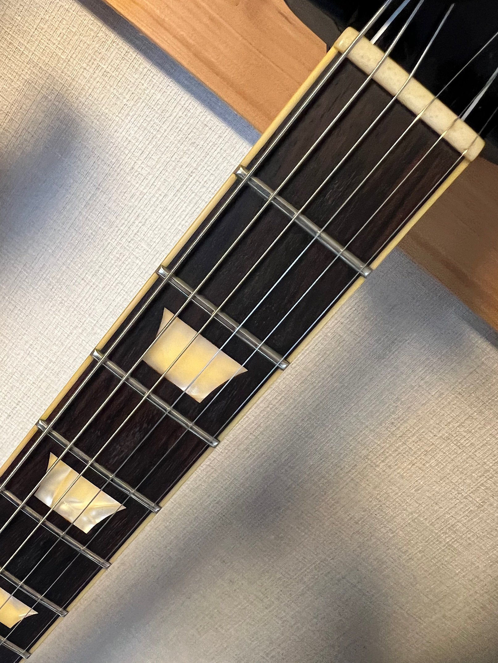 EDWARDS E-LP-135ALS/RE オールラッカー塗装にダンカンアンティクイティを標準搭載したエドワーズレスポールの最高峰！ - ギター買取  東京 - ギターのじゃべらぼう