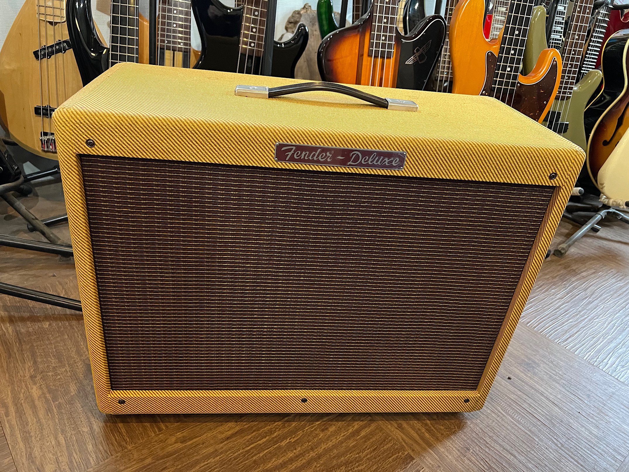 FENDER HOT ROD DELUXE 112 ENCLOSURE １２インチ一発、ツイード仕様のフェンダークローズドキャビネット！ -  ギター買取 東京 - ギターのじゃべらぼう