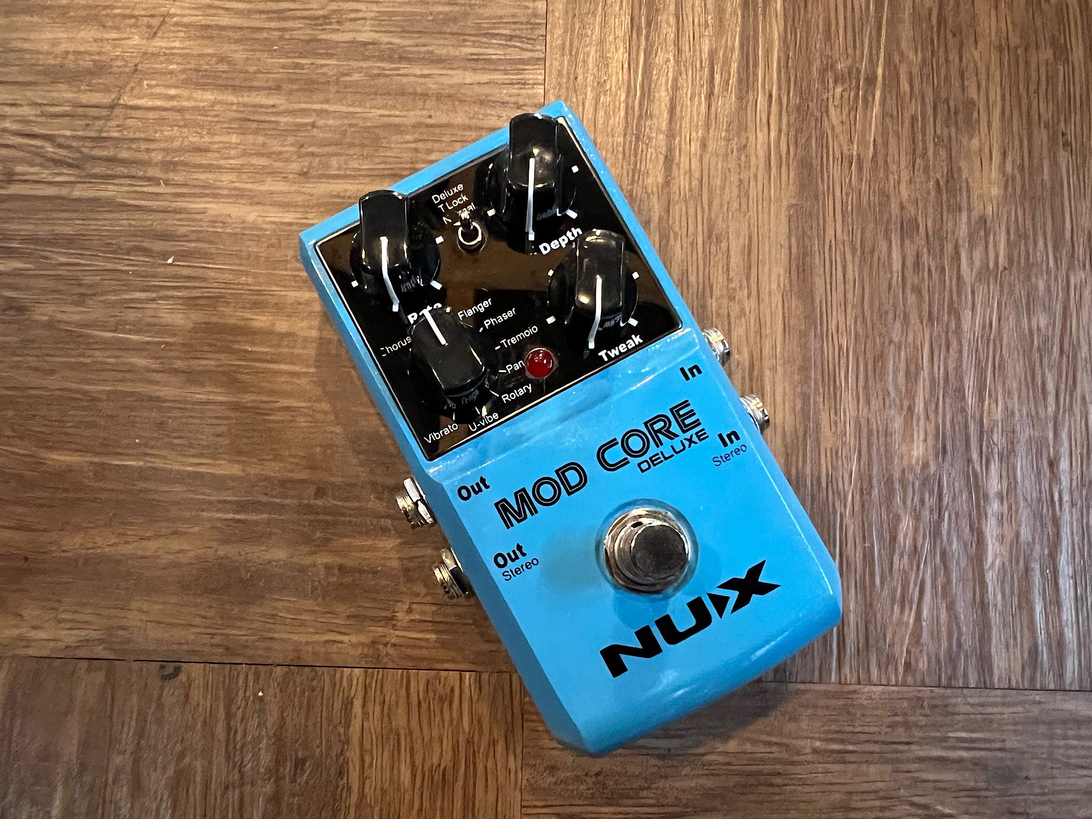 NUX MOD CORE 揺れ系のエフェクターを網羅したNUXのMOD COREです