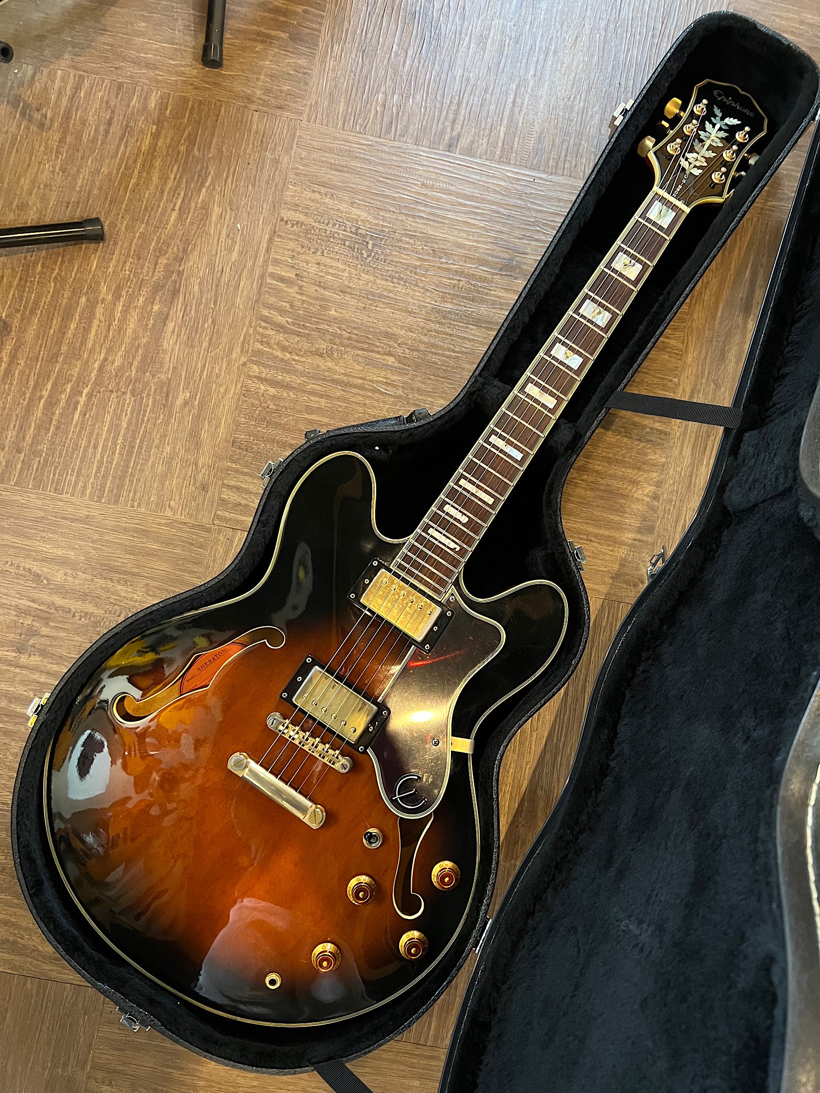 EPIPHONE SHERATONII エピフォンセミアコの上級モデルシェラトンII！高級感あるデザインがかっこいいです。 - ギター買取 東京 -  ギターのじゃべらぼう