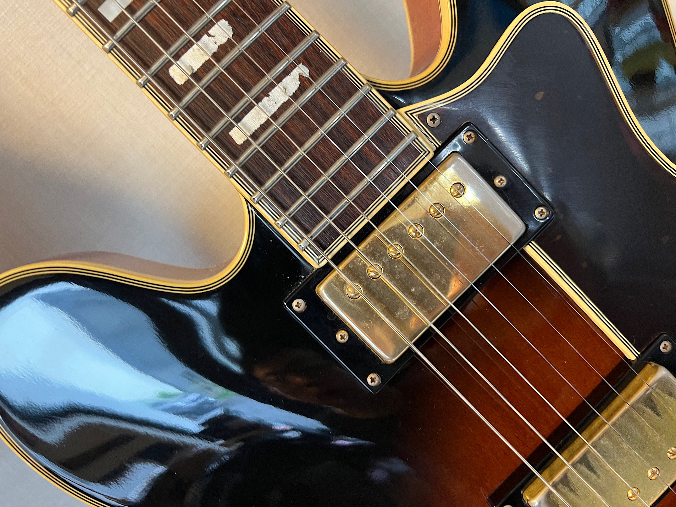 EPIPHONE SHERATONII エピフォンセミアコの上級モデルシェラトンII！高級感あるデザインがかっこいいです。 - ギター買取 東京 -  ギターのじゃべらぼう