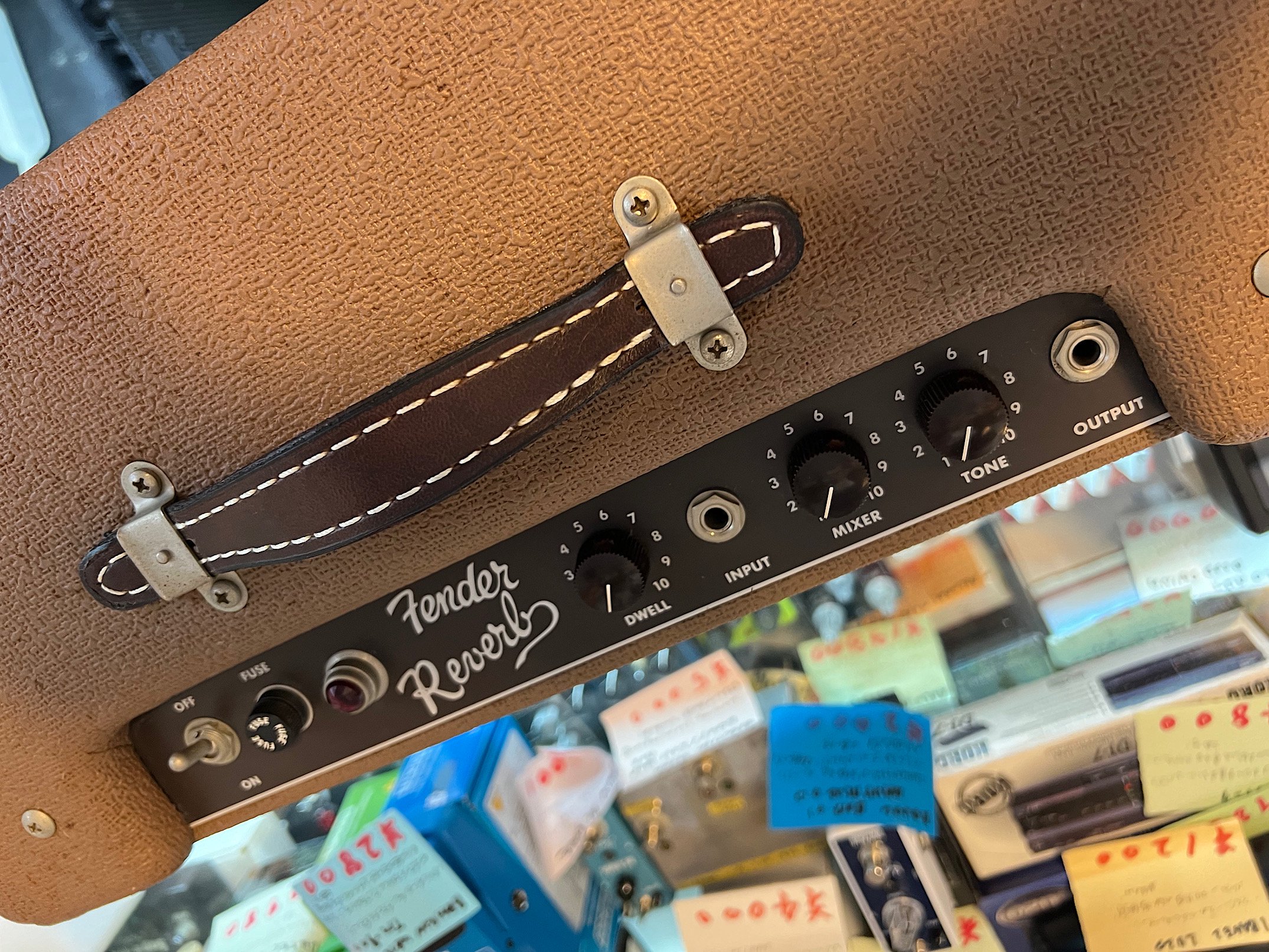 FENDER USA 63 SPRING REVERB RE 真空管式のフェンダーリバーブユニット！ - ギター買取 東京 - ギターのじゃべらぼう