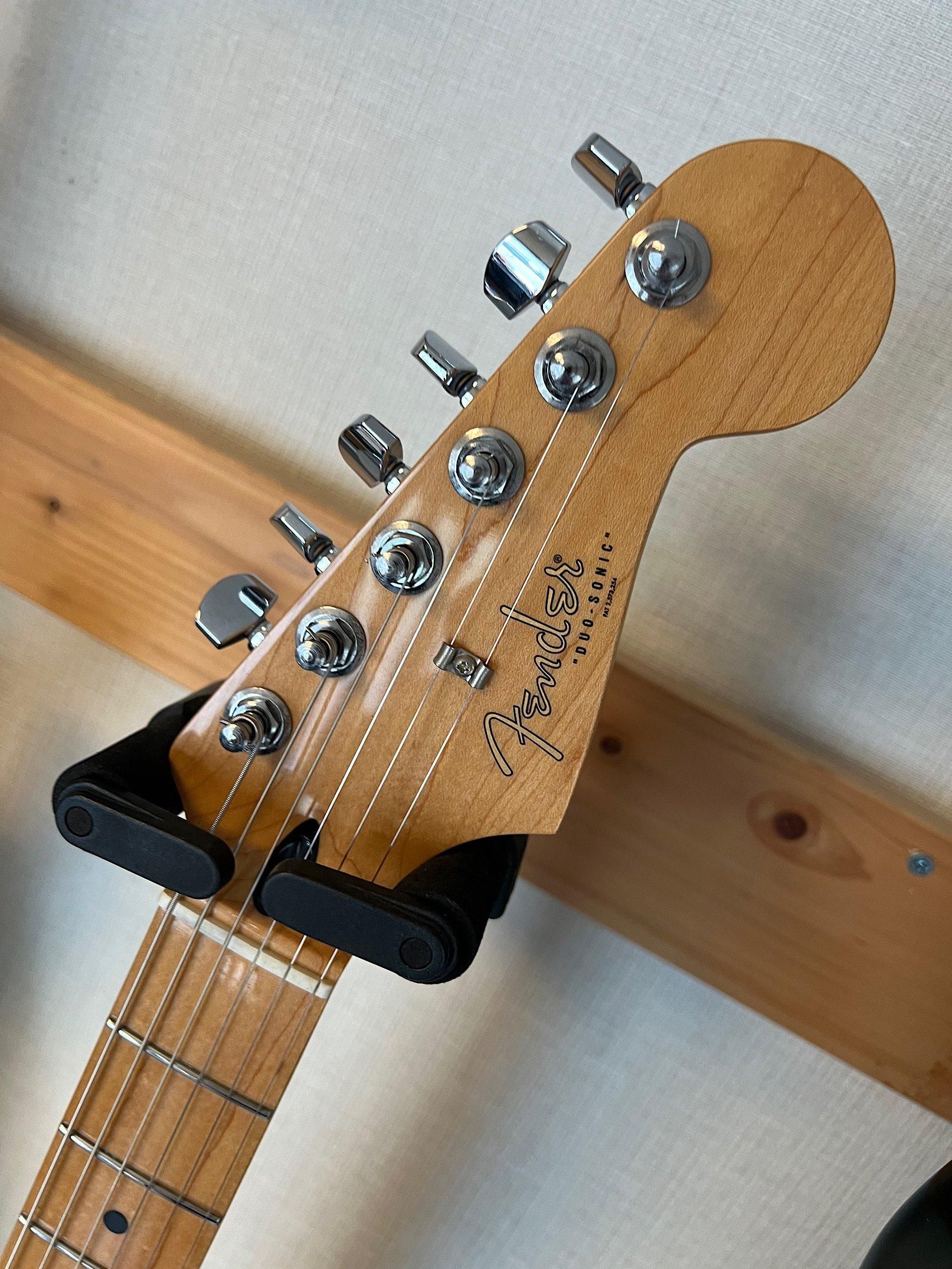 FENDER MEX PLAYER DUO SONIC アノダイズドガードにデザート