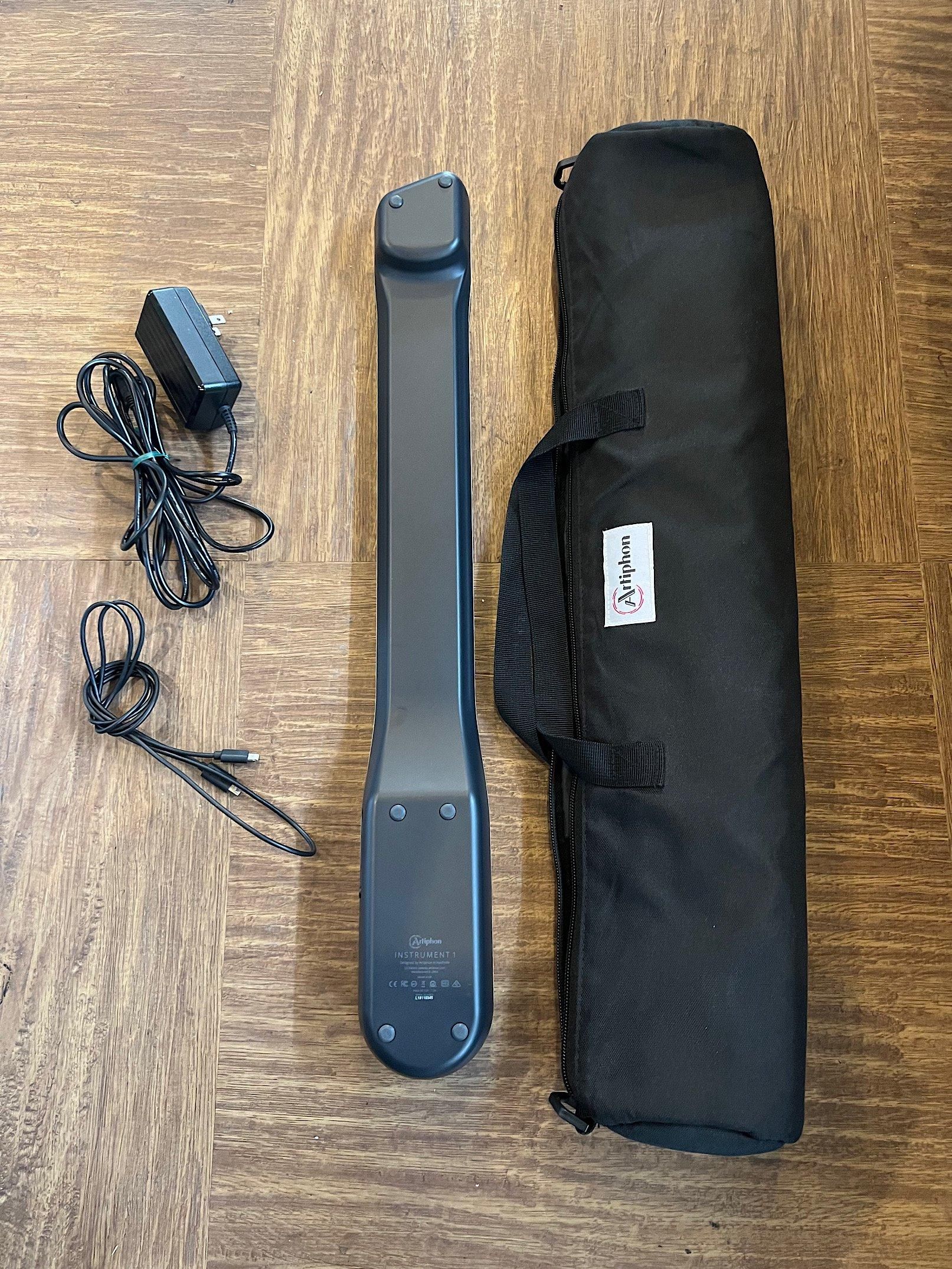 ARTIPHON INSTRUMENT1 ユニークなギタースタイルで演奏できる ARTIPHON INSTRUMENT1 ユニークなギタースタイルで演奏できる