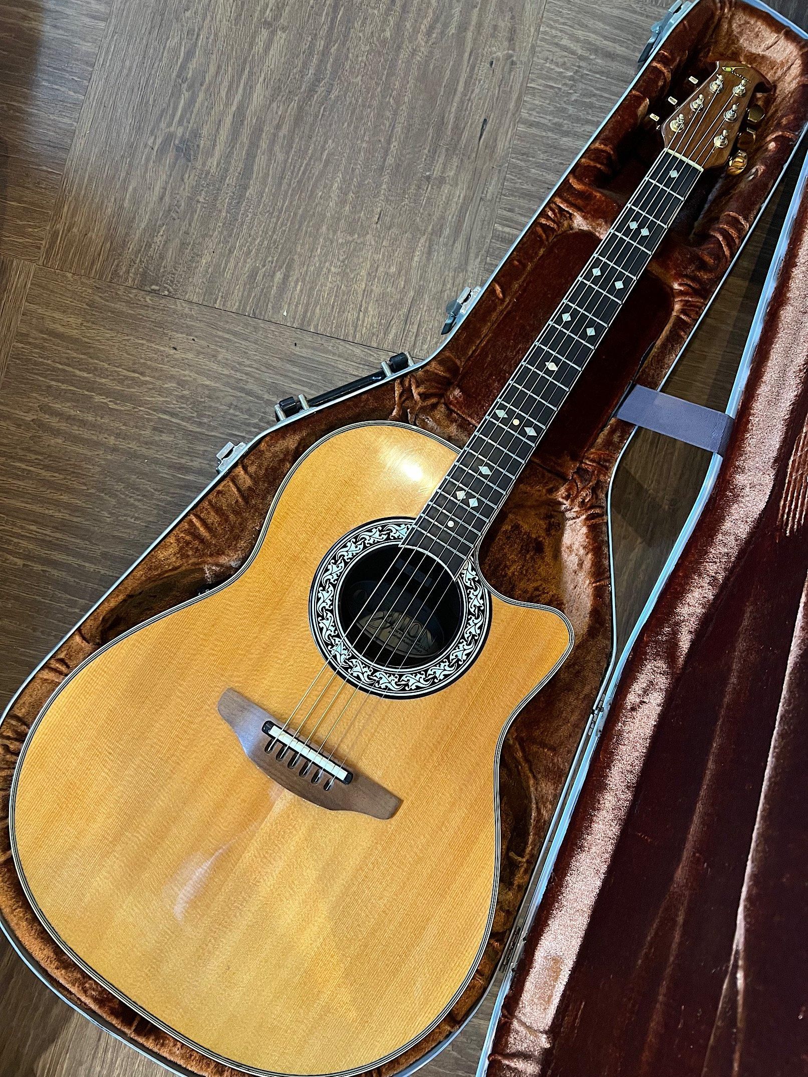 OVATION 1667 82年製のUSAオベーションです！シングルホールの