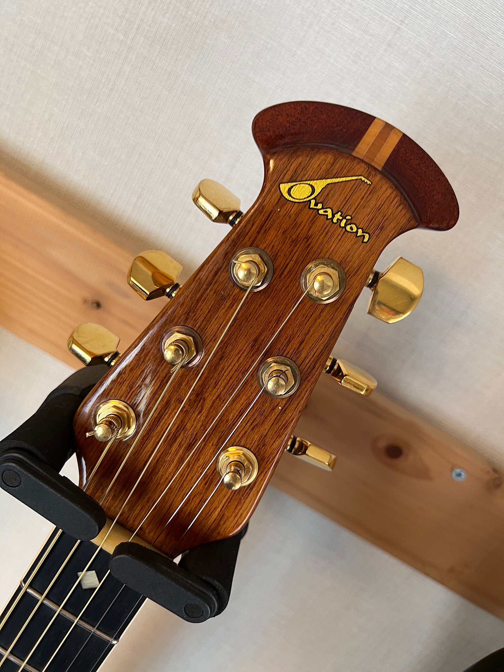 OVATION 1667 ８２年製のUSAオベーションです！シングルホールのディープボウル、古いオベーションとしては良い状態で、手もちゃんと入ってます！  - ギター買取 東京 - ギターのじゃべらぼう