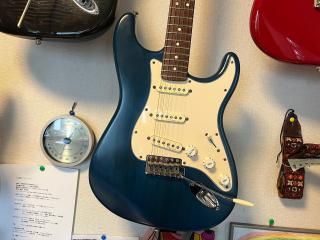 大人気新品セール ブ ストラトキャスター タイプ3.2kg USA ラッカー塗装（FENDER ギター