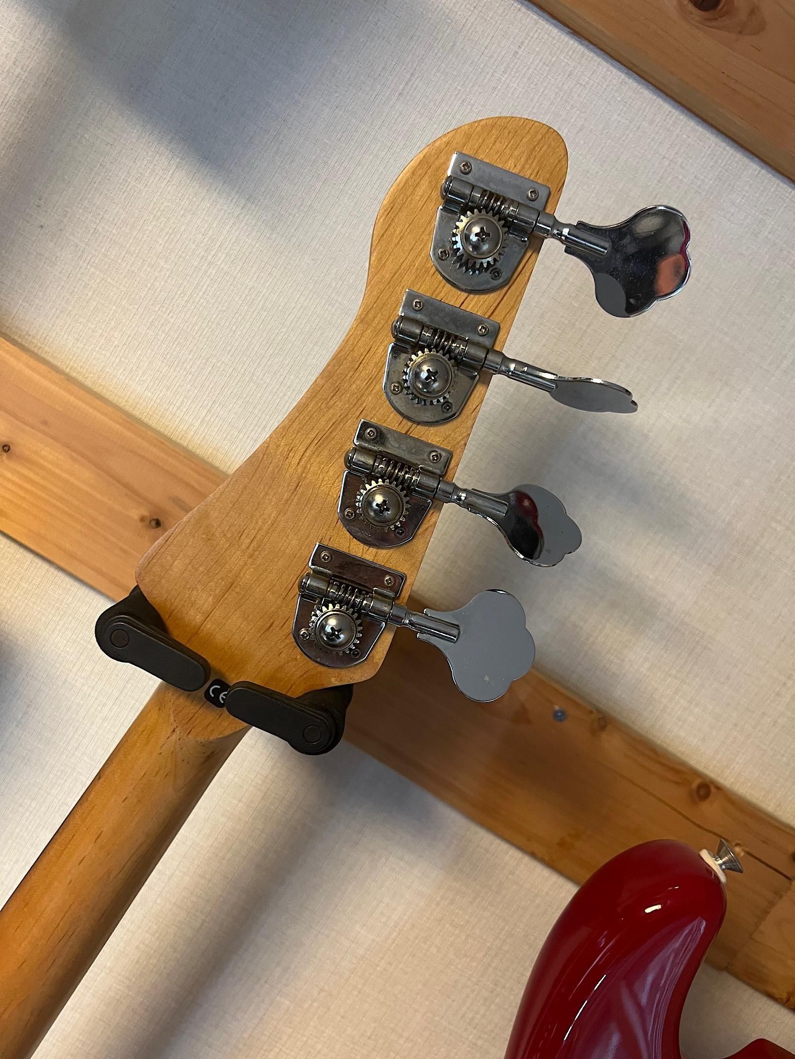 FLEABASS MODEL32 レッチリのフリーがビギナーにも良い楽器を