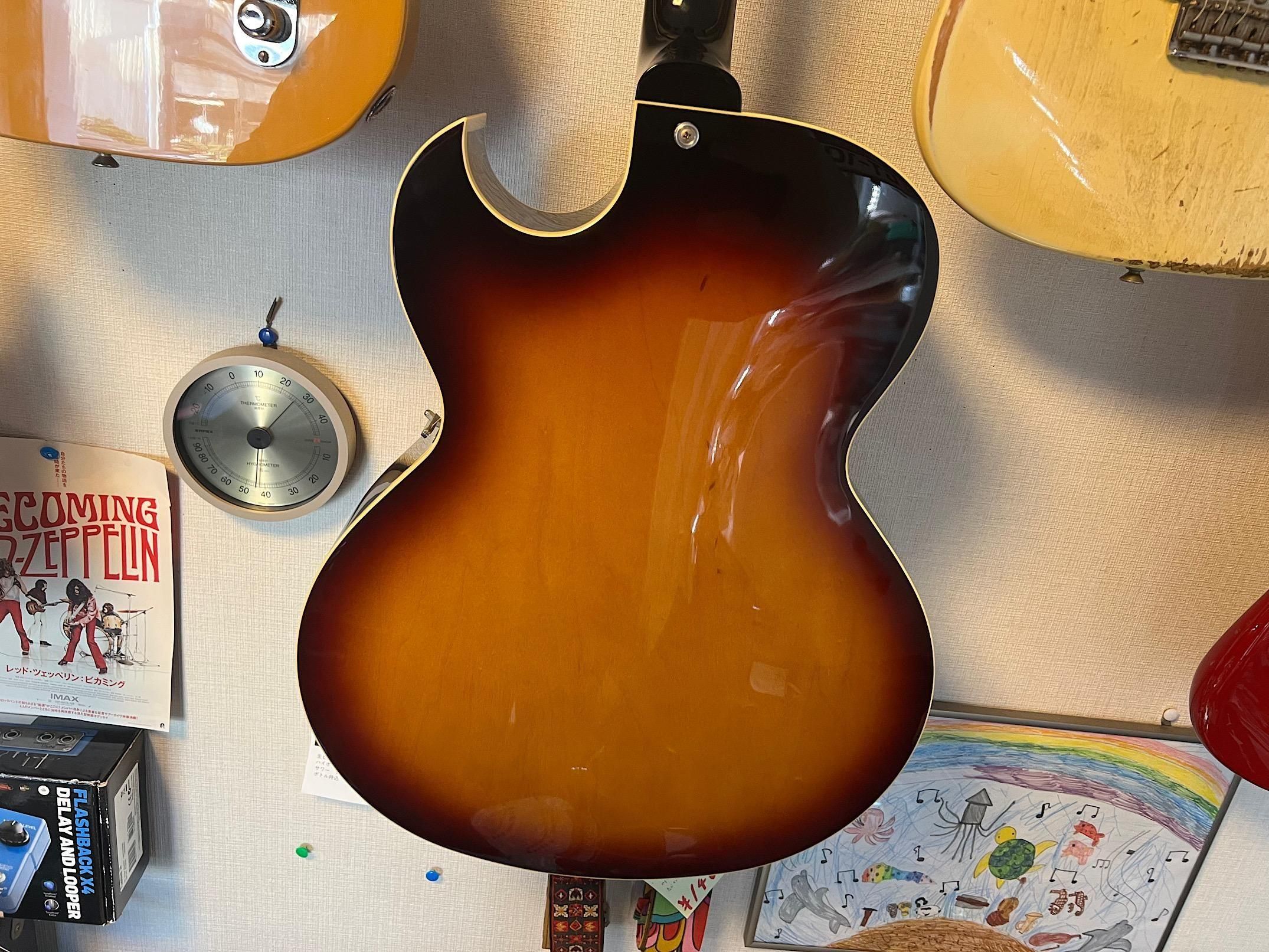 ARCHTOP TRIBUTE AT101 ジャパンメイドの良質なフルアコ！王道の
