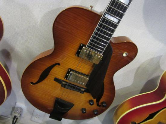 Daquisto Dq Jz Jr ダキストジャズラインのスモールボディモデル 雰囲気のあるヴァイオリンバースト 生産完了品です ギター買取 東京 ギターのじゃべらぼう