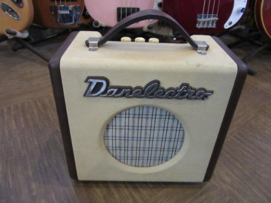 DANELECTRO DIRTY THIRTY レトロなルックスのダンエレクトロの