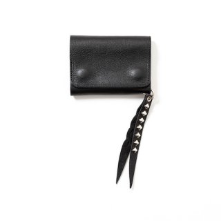 CALEE キャリー PLANE LEATHER FLAP HALF WALLET ＜STUDS CHARM＞<img class='new_mark_img2' src='https://img.shop-pro.jp/img/new/icons14.gif' style='border:none;display:inline;margin:0px;padding:0px;width:auto;' />