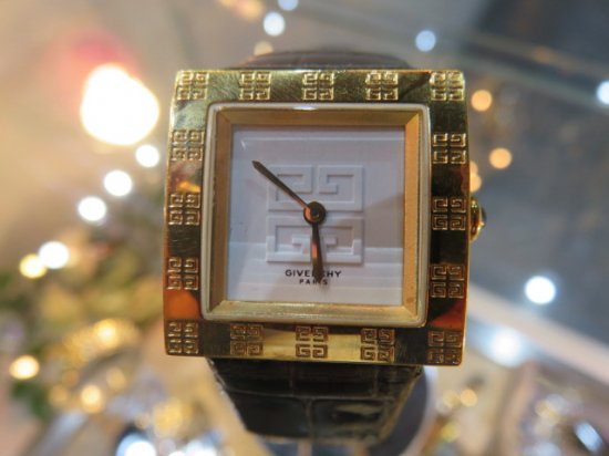 GIVENCHY ジバンシー　ロゴ文字盤　シルバー　腕時計　ネイビー