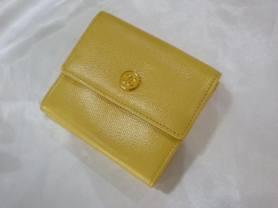 CHANEL ココボタン カーフ型押 Wホック 2つ折り 財布 ヴィンテージ シャネル - VINTAGE ECOLAND