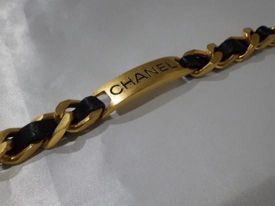 CHANEL ロゴ プレート ゴールドチェーン ブレスレット